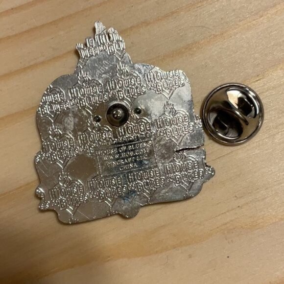 House Of Blues One Year Service Award Pin Metal Badge - Picture 3 of 5